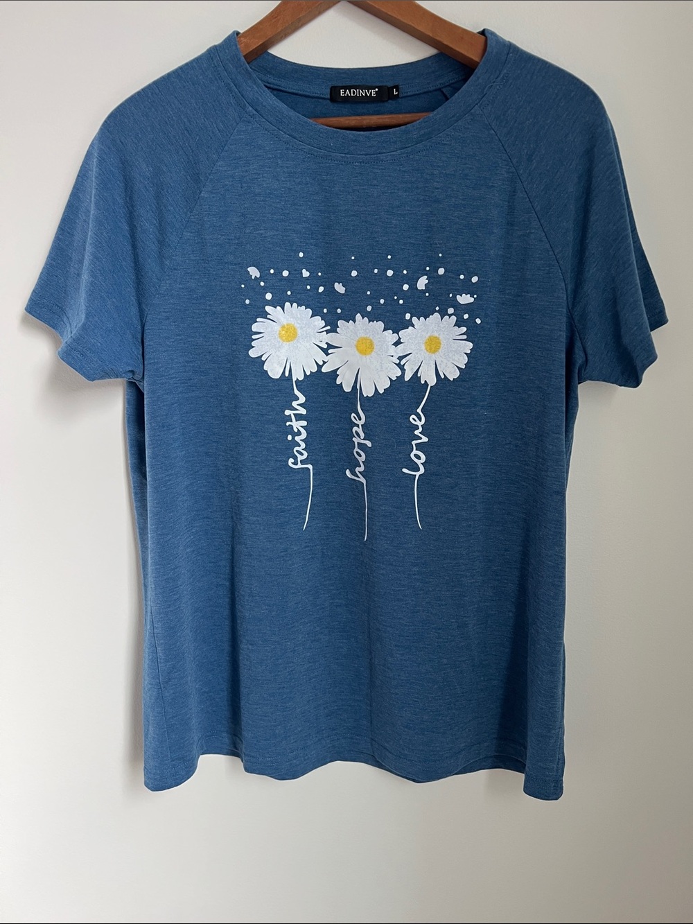 Eadinve | Blue Daisy Graphic Tee Size L